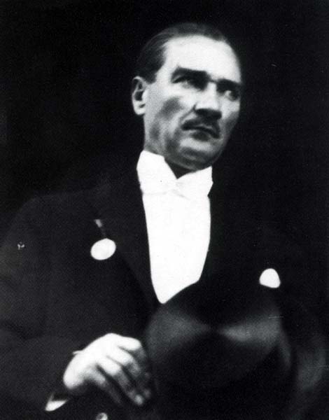 En Güzel Atatürk Resimleri Masaüstü Fotoğrafları Türkiye Bayrağı ve Atatürk Resimleri Fotoları Portre Resimleri- Resim 1773