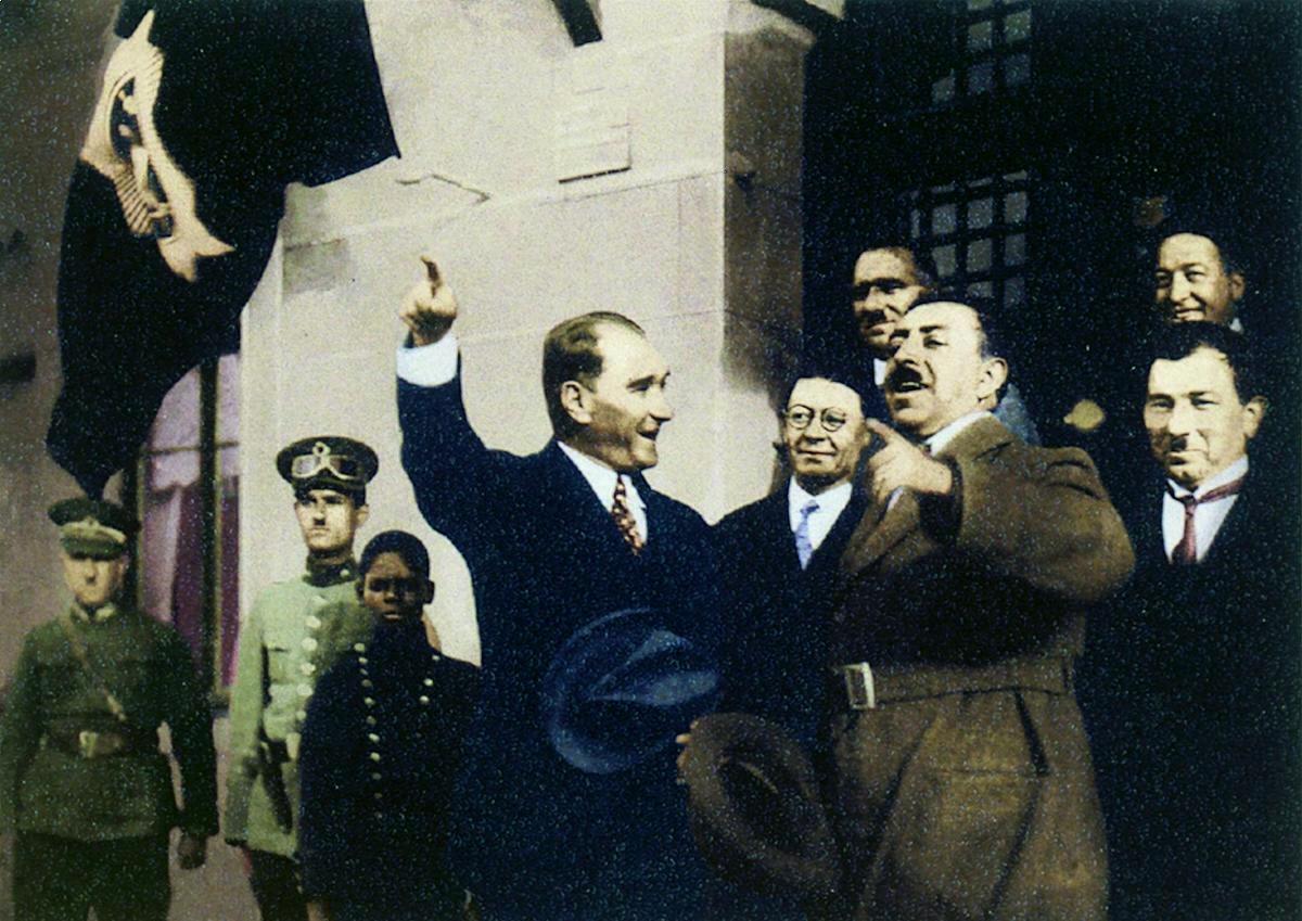 Atatürk Fotoğrafları Resimleri Masaüstü Renkli Atatürk Resimleri Atatürk Fotoğrafları Türk Bayrağı ve Atatürk Resimleri Atatürk Resimleri 1024 Masaüstü Simli Bayraklı- Resim 1689