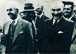 Siyah Beyaz Atatürk Resimleri