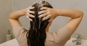 Şampuan saçta neden uzun süre bekletilir?